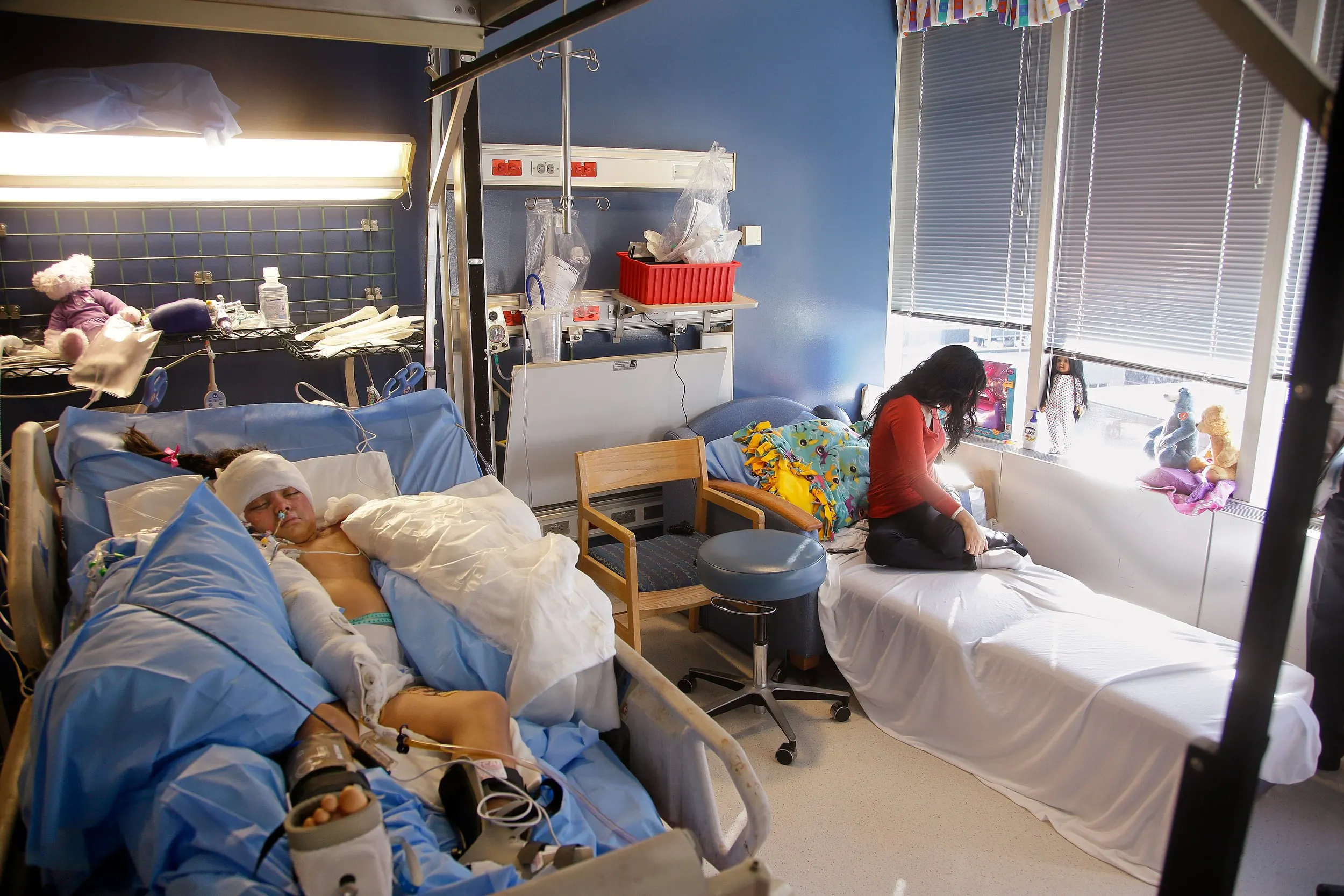 Pain — Paola Porter Avila sits on the daybed in her daughter, Paola Matute Porter's, hospital room at the acute care burn unit of the Shriners Hospitals for Children in Boston, Massachusetts on Wednesday, March 11, 2015. Paola Matute was one of more than 70 people injured when a food truck's gas cylinder exploded in a crowded Honduran marketplace on February 20, 2015.  (AP Photo/Stephan Savoia)  © The Associated Press